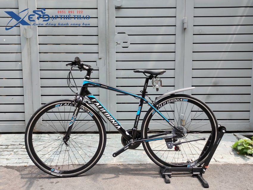 Xe đạp thể thao Touring California R2000L màu đen xanh