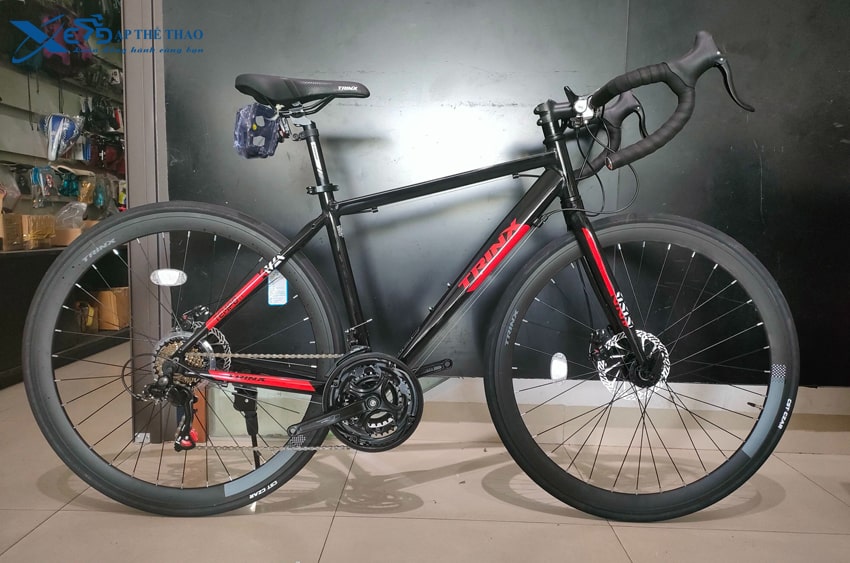 Xe đạp đua Trinx Tempo 1.1 màu đen đỏ