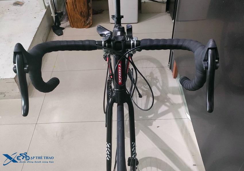 Xe đạp đua Trinx Tempo 1.1 có ghi đông tay cuộc trọng tâm thấp