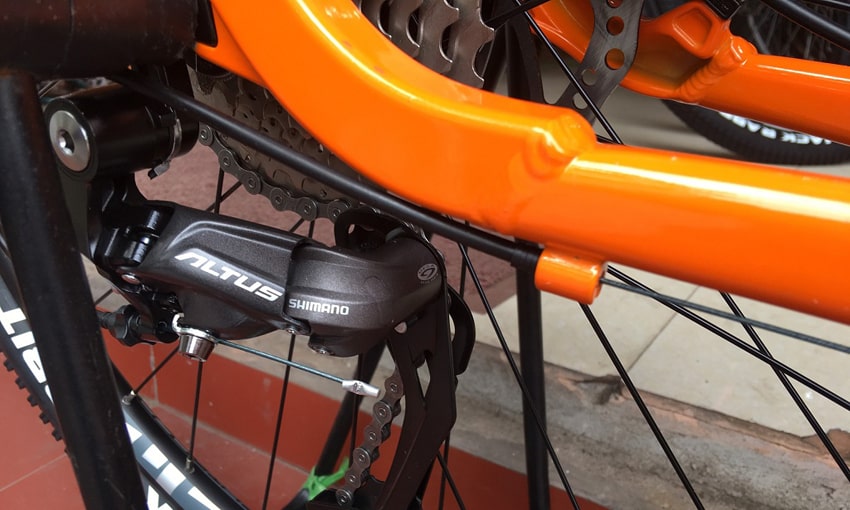 Xe đạp thể thao Trinx X1 Elite trang bị bộ sang líp Shimano Altus M370