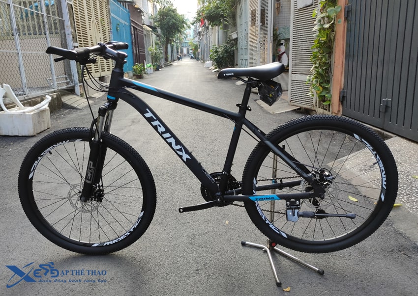 Xe đạp thể thao MTB Trinx M116 màu đen trắng xanh