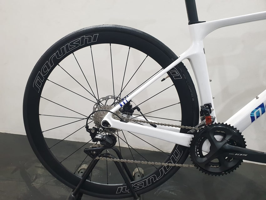 Xe đạp đua Maruishi Air Force sử dụng bánh 700cc