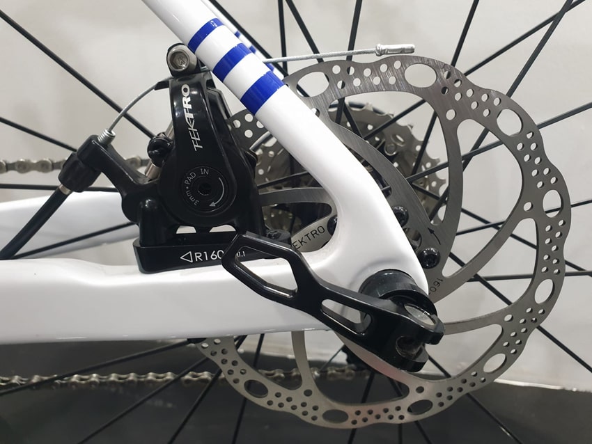 Xe đạp đua Maruishi Air Force sử dụng phanh đĩa Tektro