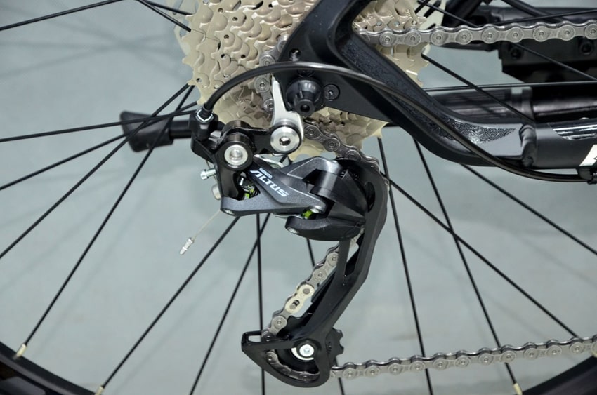 Cùi đề sau Shimano M2010 trên xe đạp hình Sava Key 380