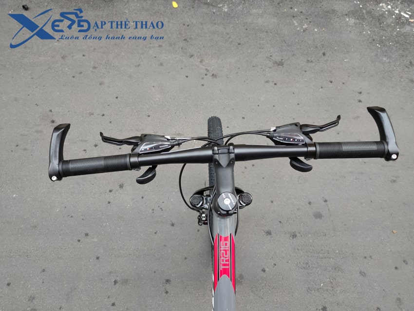 Ghi đông tay ngang có sừng trâu trên xe đạp thể thao MTB Trinx TR216